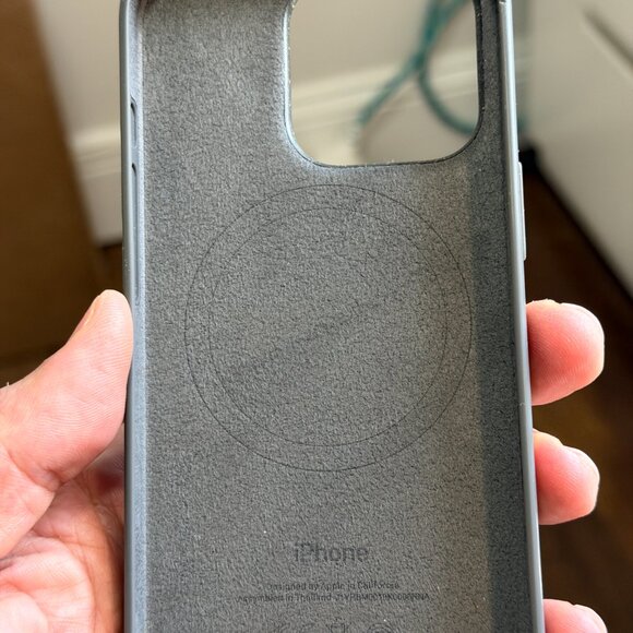 Apple iPhone 16 Pro Silicone Case – Grey – Authentic,  Like New - Picture 2 of 7